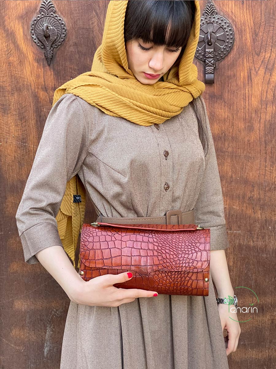 کیف دوشی زنانه چرم و چوب مدل رجا