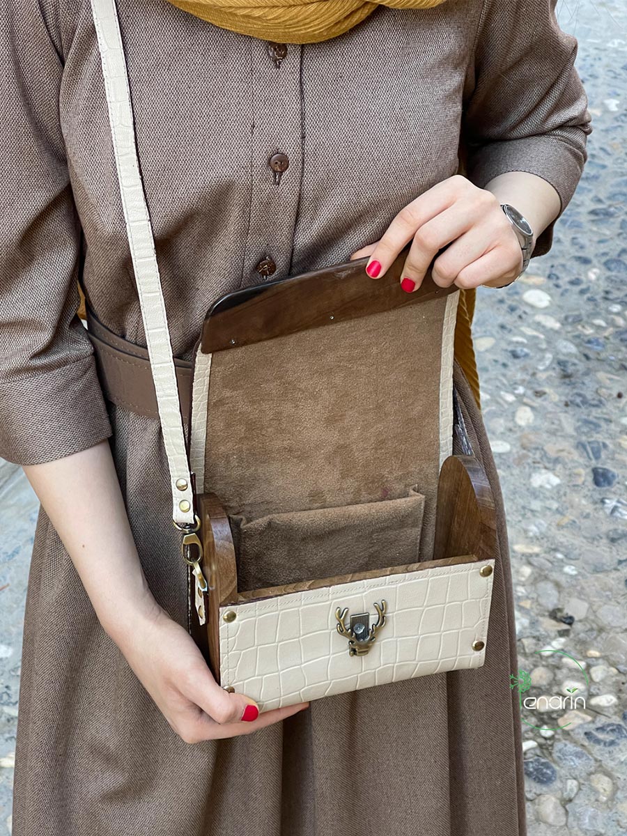 کیف دوشی زنانه چرم و چوب مدل میگل